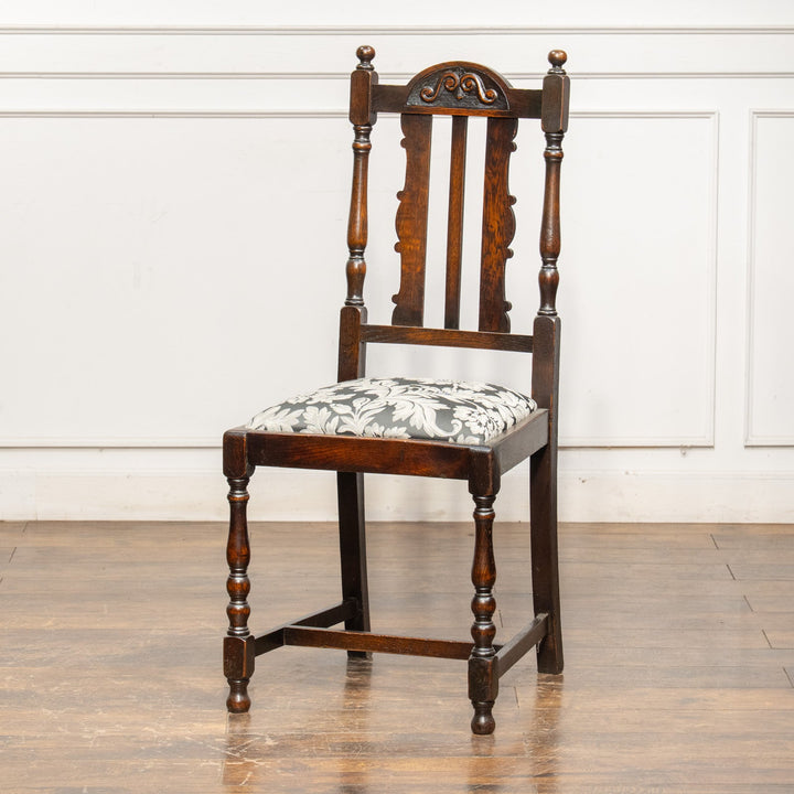 背もたれや脚のバラスター装飾が華やか オーク ダイニングチェア /25G-4