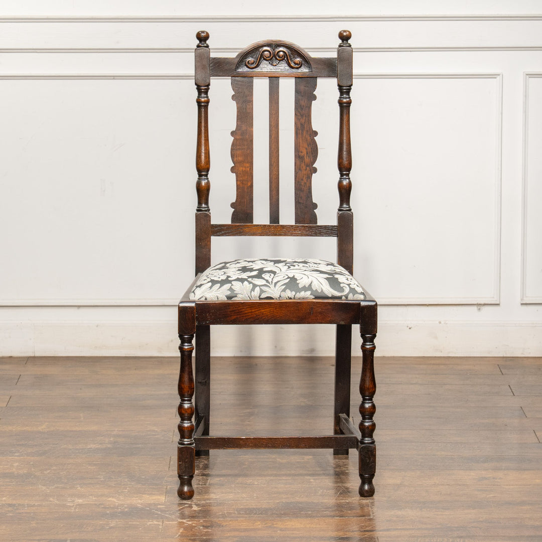 背もたれや脚のバラスター装飾が華やか オーク ダイニングチェア /25G-4