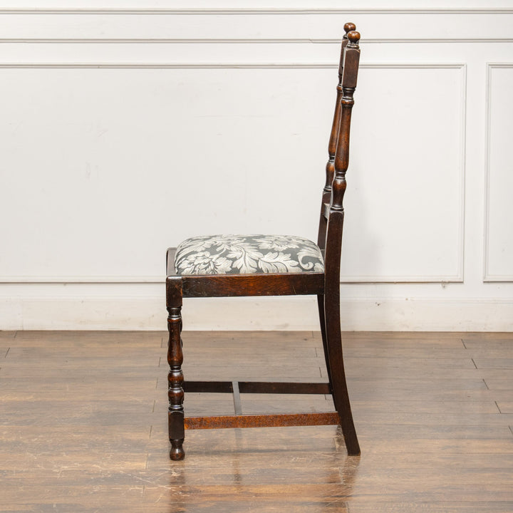 背もたれや脚のバラスター装飾が華やか オーク ダイニングチェア /25G-4