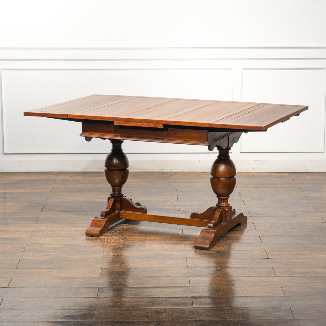 すっきりとしたダブルカップのバルボスレッグが印象的 ドローリーフ 伸長式ダイニングテーブル /25G