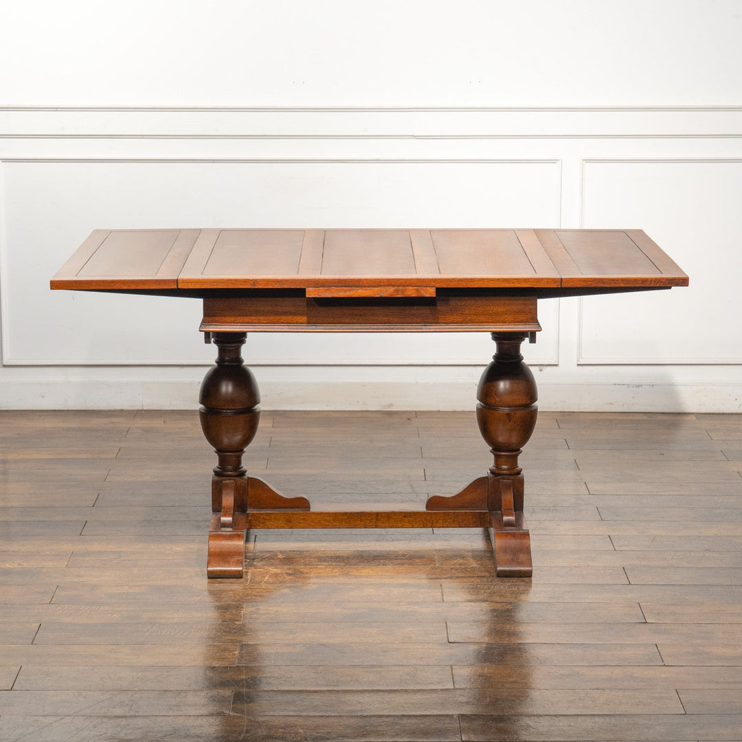 すっきりとしたダブルカップのバルボスレッグが印象的 ドローリーフ 伸長式ダイニングテーブル /25G