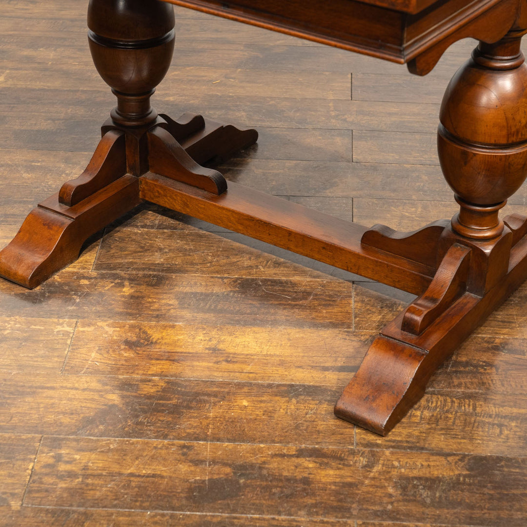 すっきりとしたダブルカップのバルボスレッグが印象的 ドローリーフ 伸長式ダイニングテーブル /25G