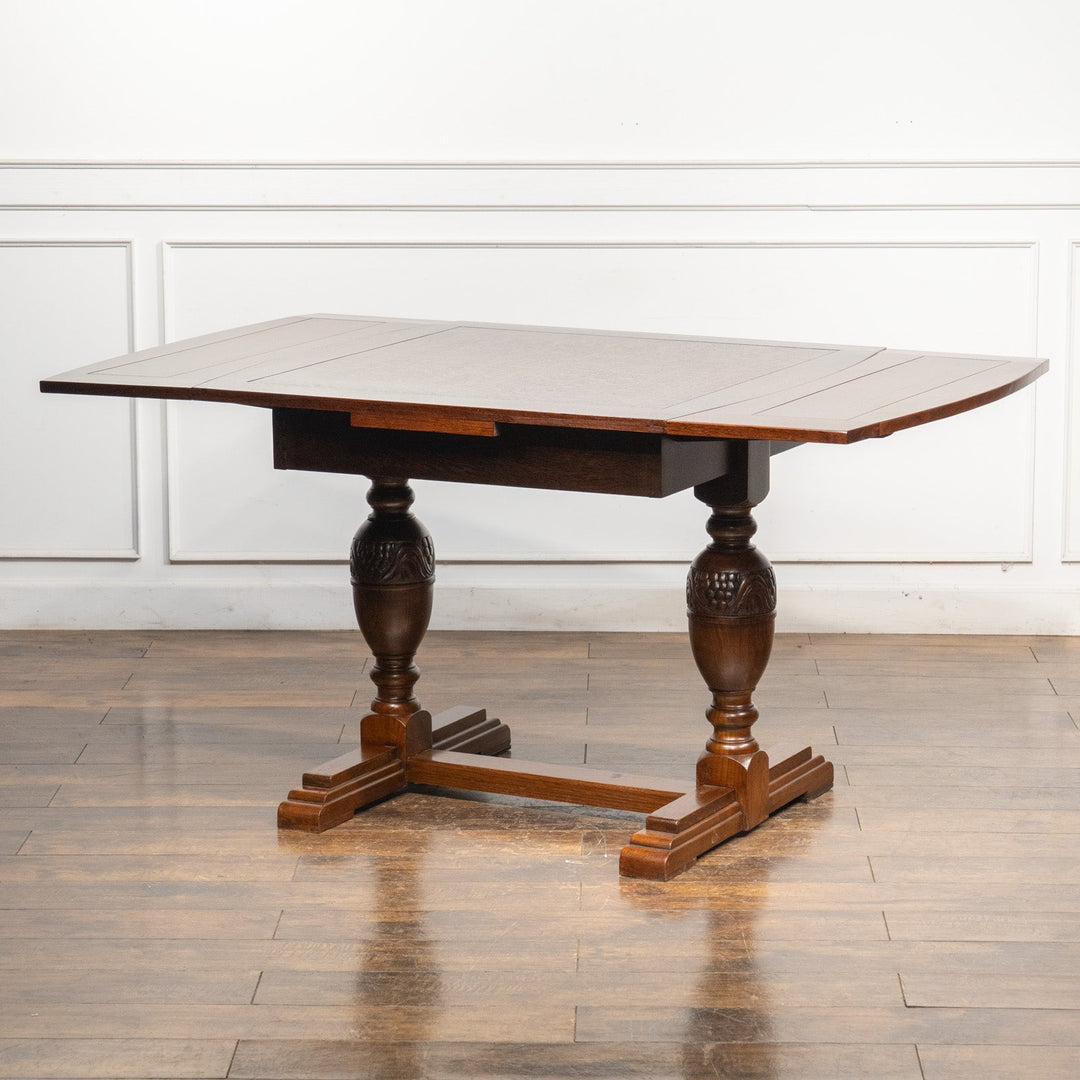 ブドウの美しい装飾が施されたバルボスレッグが印象的 ドローリーフテーブル /25G