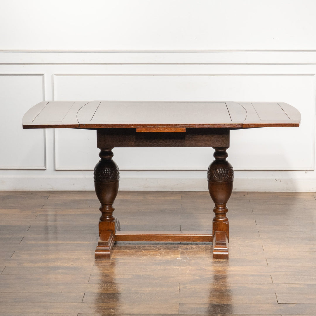 ブドウの美しい装飾が施されたバルボスレッグが印象的 ドローリーフテーブル /25G