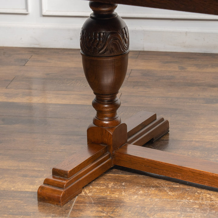 ブドウの美しい装飾が施されたバルボスレッグが印象的 ドローリーフテーブル /25G