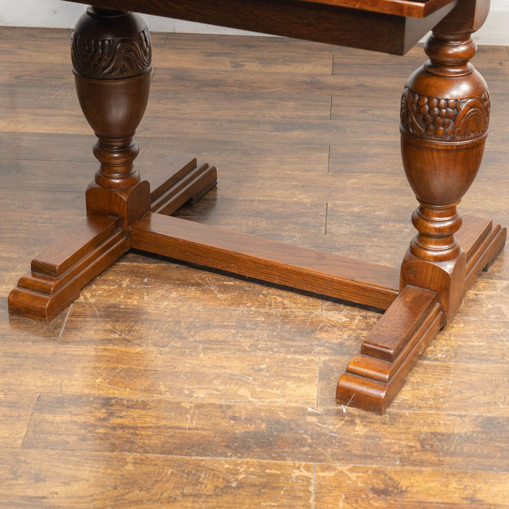 ブドウの美しい装飾が施されたバルボスレッグが印象的 ドローリーフテーブル /25G