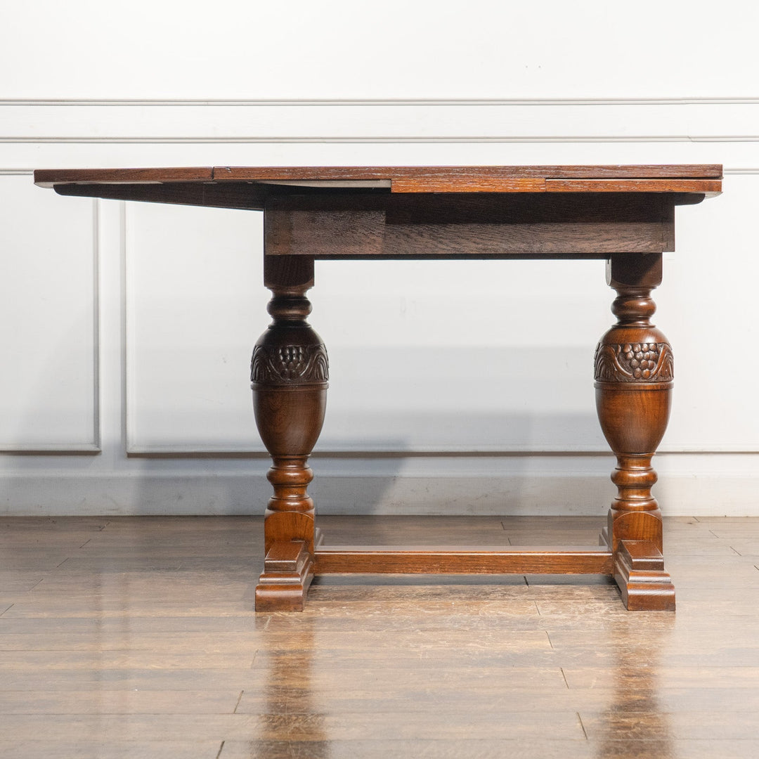 ブドウの美しい装飾が施されたバルボスレッグが印象的 ドローリーフテーブル /25G