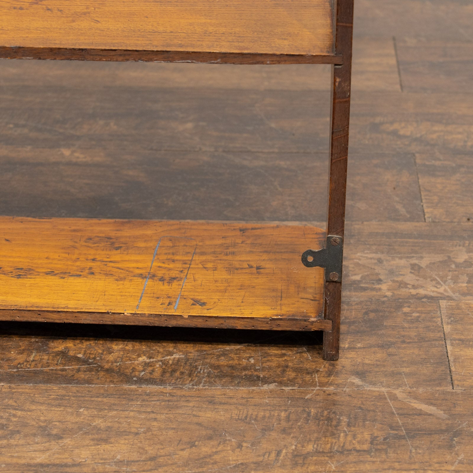 カントリーやナチュラルなお部屋作りにぴったり ウォールナット