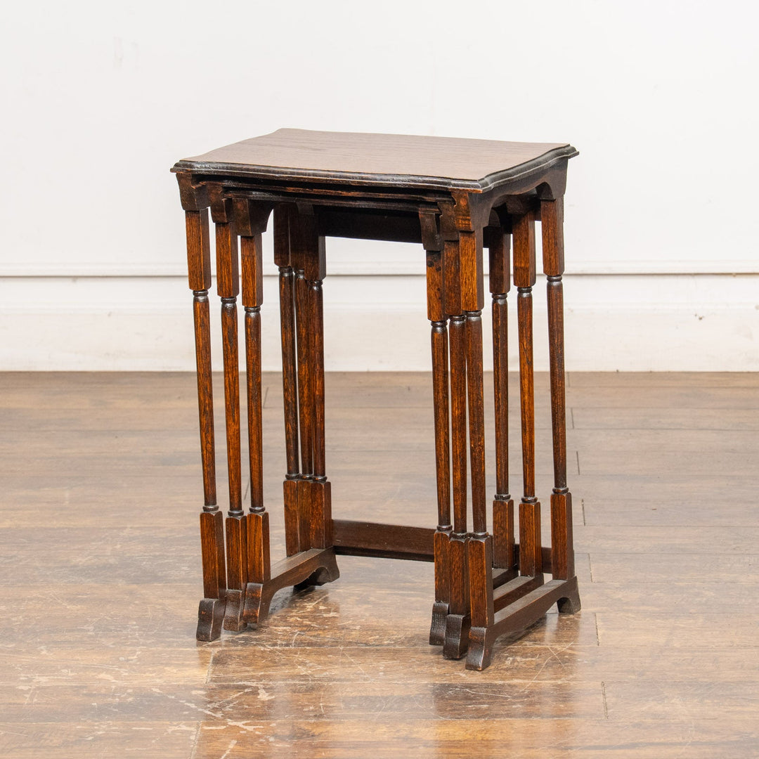 すらりとした脚が軽やかな印象 オーク 3段 ネストテーブル /25G