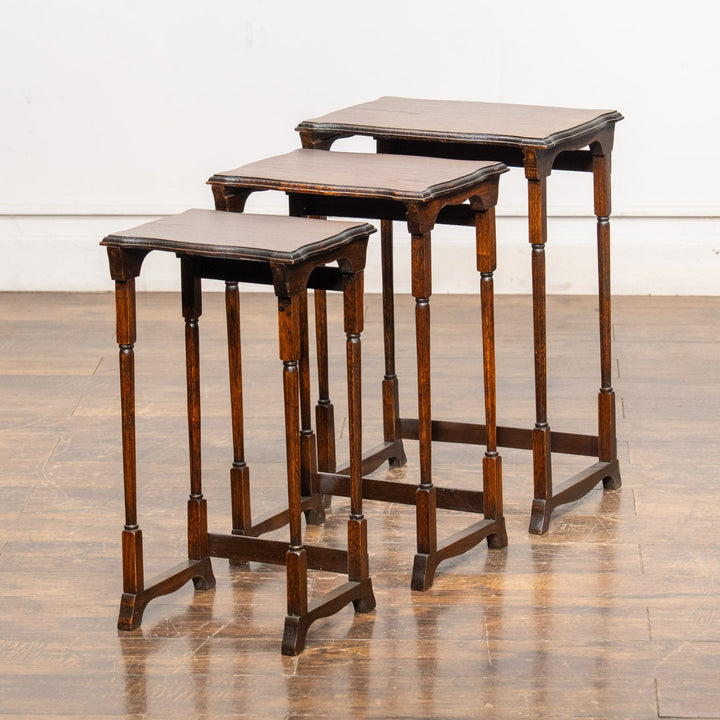 すらりとした脚が軽やかな印象 オーク 3段 ネストテーブル /25G