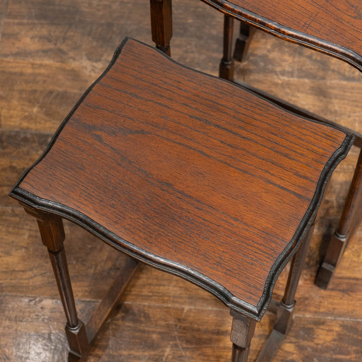 すらりとした脚が軽やかな印象 オーク 3段 ネストテーブル /25G