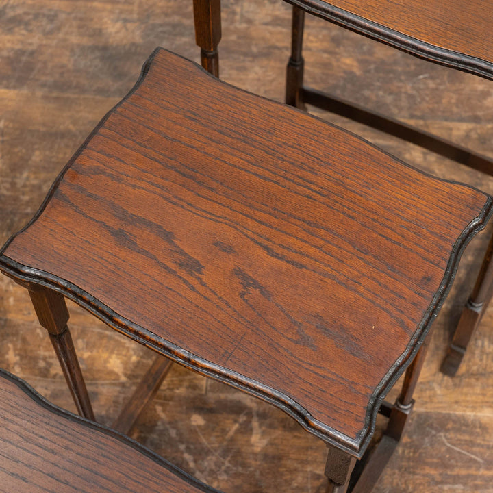 すらりとした脚が軽やかな印象 オーク 3段 ネストテーブル /25G