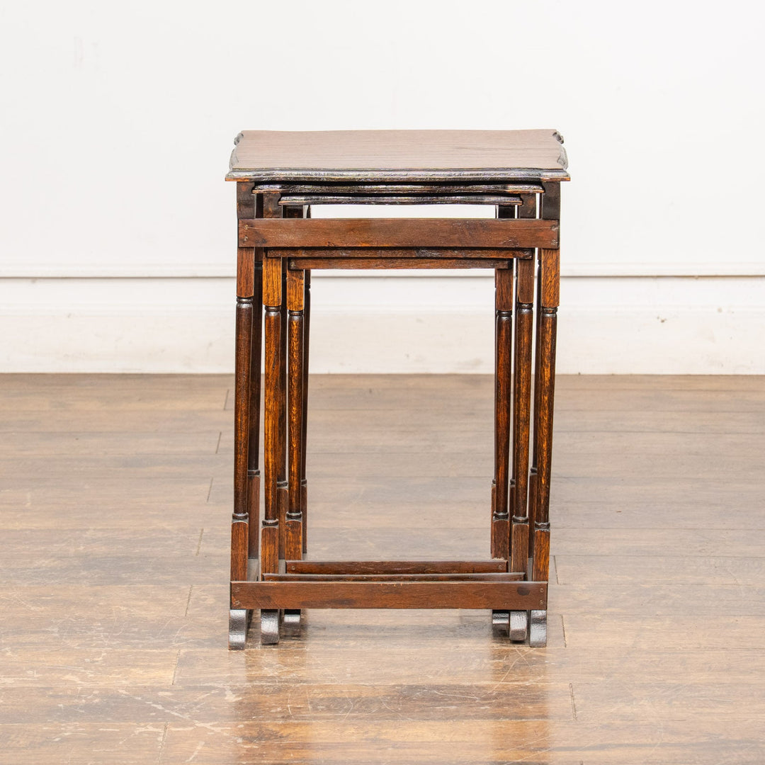 すらりとした脚が軽やかな印象 オーク 3段 ネストテーブル /25G