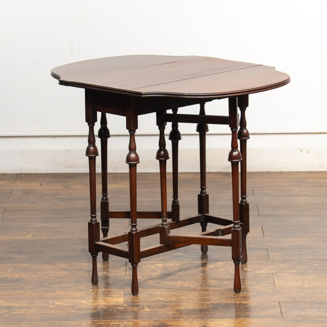 個性的でレアなデザインの天板が目を惹く ウォールナット ゲートレッグ 折りたたみテーブル /25G