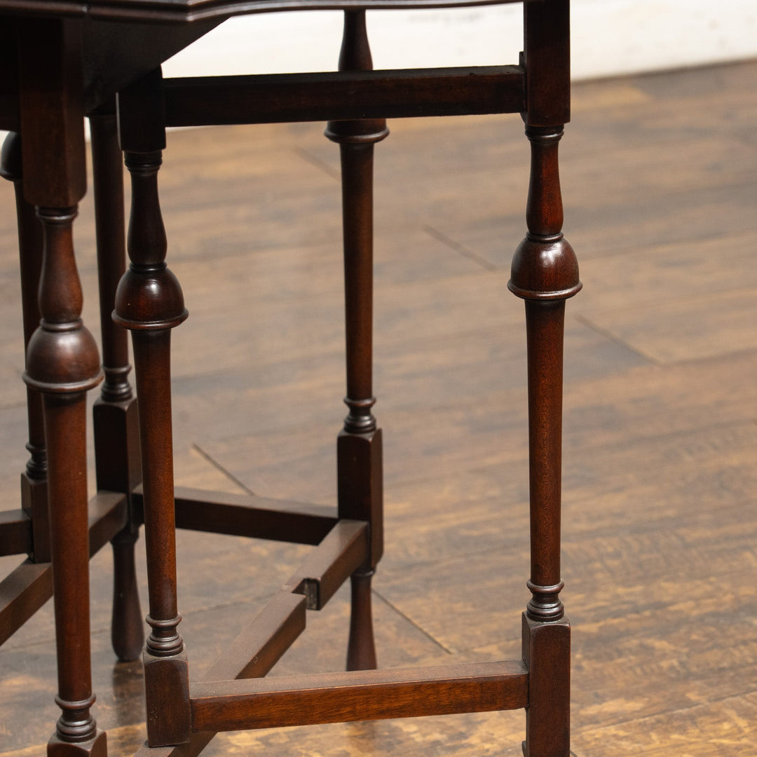 個性的でレアなデザインの天板が目を惹く ウォールナット ゲートレッグ 折りたたみテーブル /25G