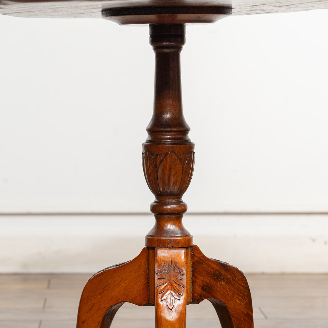 華やかな天板を優雅なトライポッドが支える ティーテーブル /25G