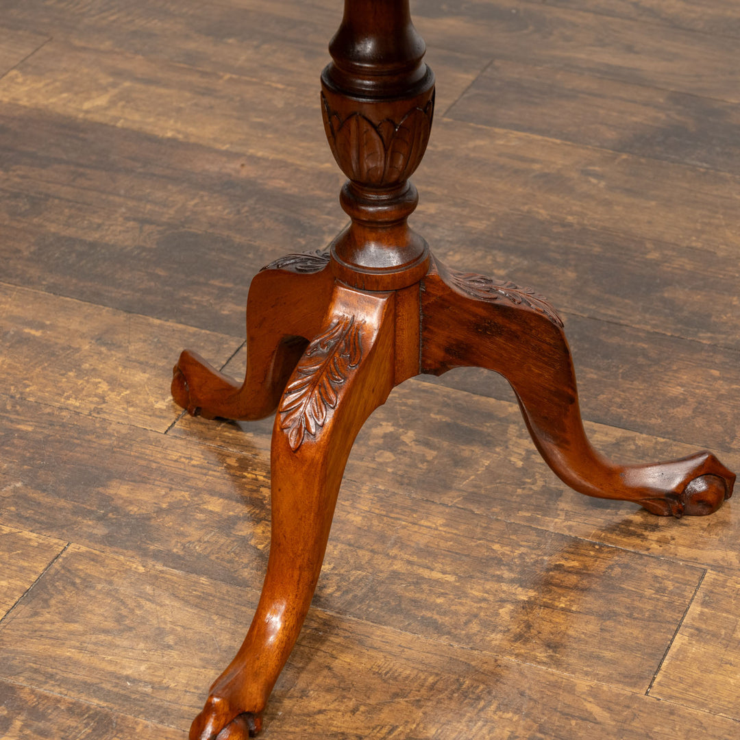 華やかな天板を優雅なトライポッドが支える ティーテーブル /25G