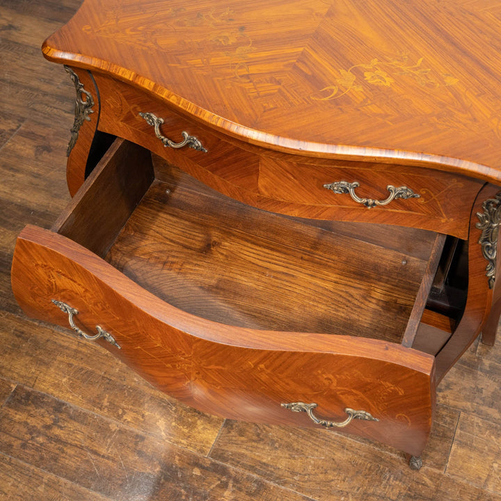 ボンベ型の優雅なフォルムにインレイなどの装飾が高級感漂う 3段チェスト /25G