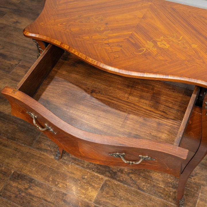 ボンベ型の優雅なフォルムにインレイなどの装飾が高級感漂う 3段チェスト /25G