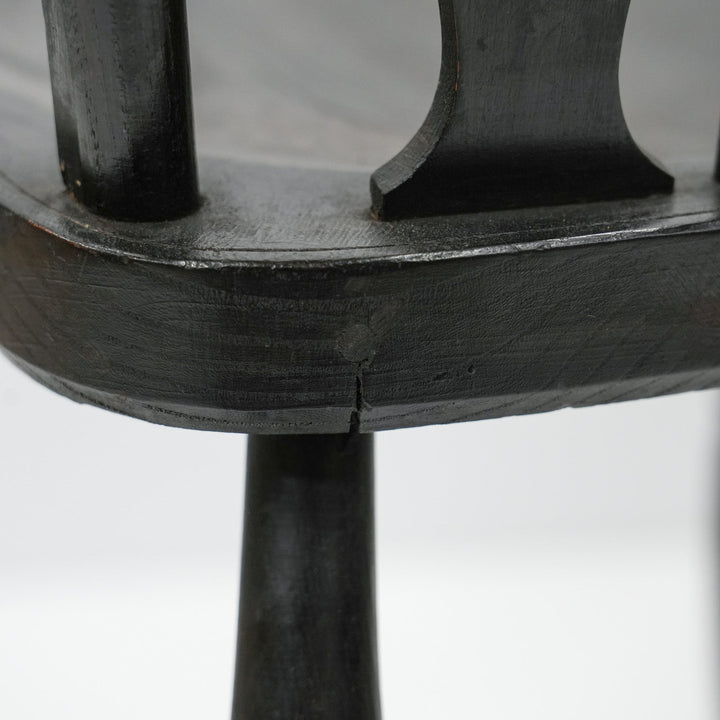 シックなブラックで仕上げた格調高いデザイン ウィンザーチェア /25G-6