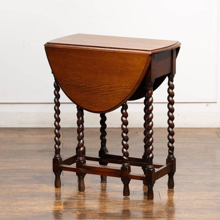 オーク材の虎斑模様や優美なツイストレッグが魅力 ゲートレッグ 折りたたみテーブル /25G-B