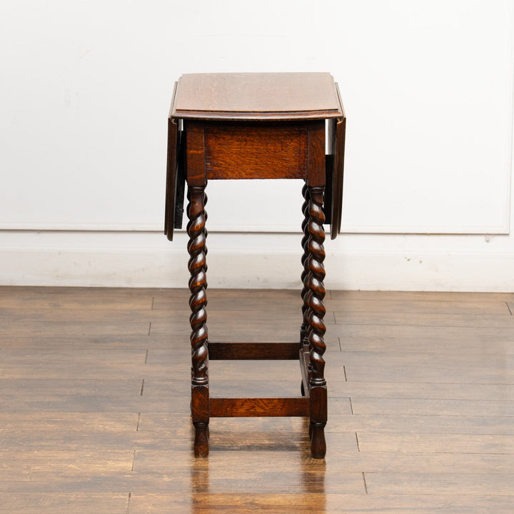 オーク材の虎斑模様や優美なツイストレッグが魅力 ゲートレッグ 折りたたみテーブル /25G-B