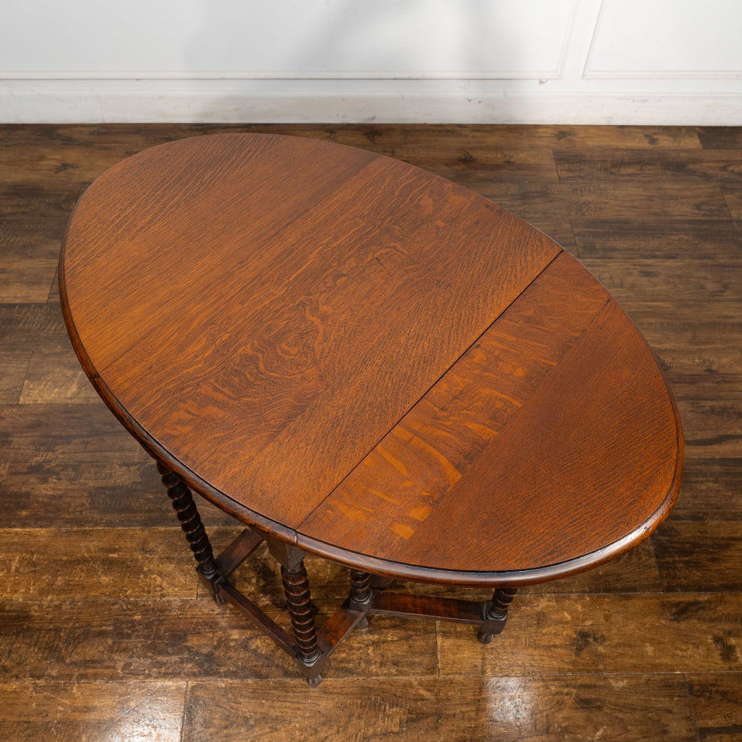 オーク材の虎斑模様や優美なツイストレッグが魅力 ゲートレッグ 折りたたみテーブル /25G-B