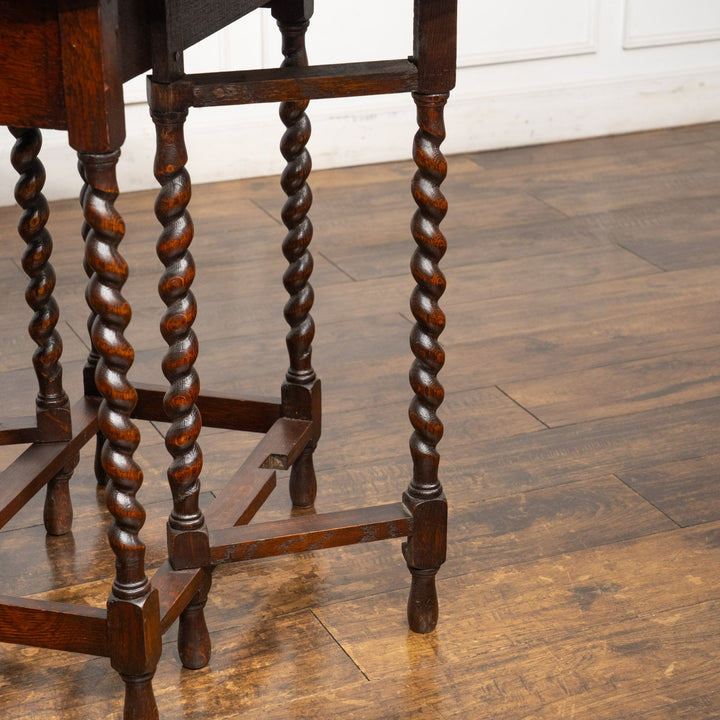 オーク材の虎斑模様や優美なツイストレッグが魅力 ゲートレッグ 折りたたみテーブル /25G-B