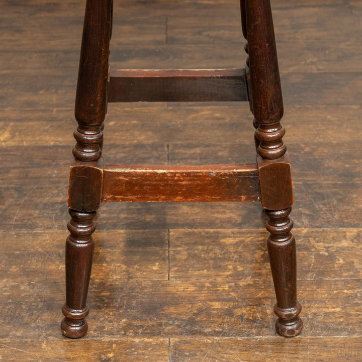 丁寧な装飾のバラスターレッグが美しい オーク ハイスツール /25G-9