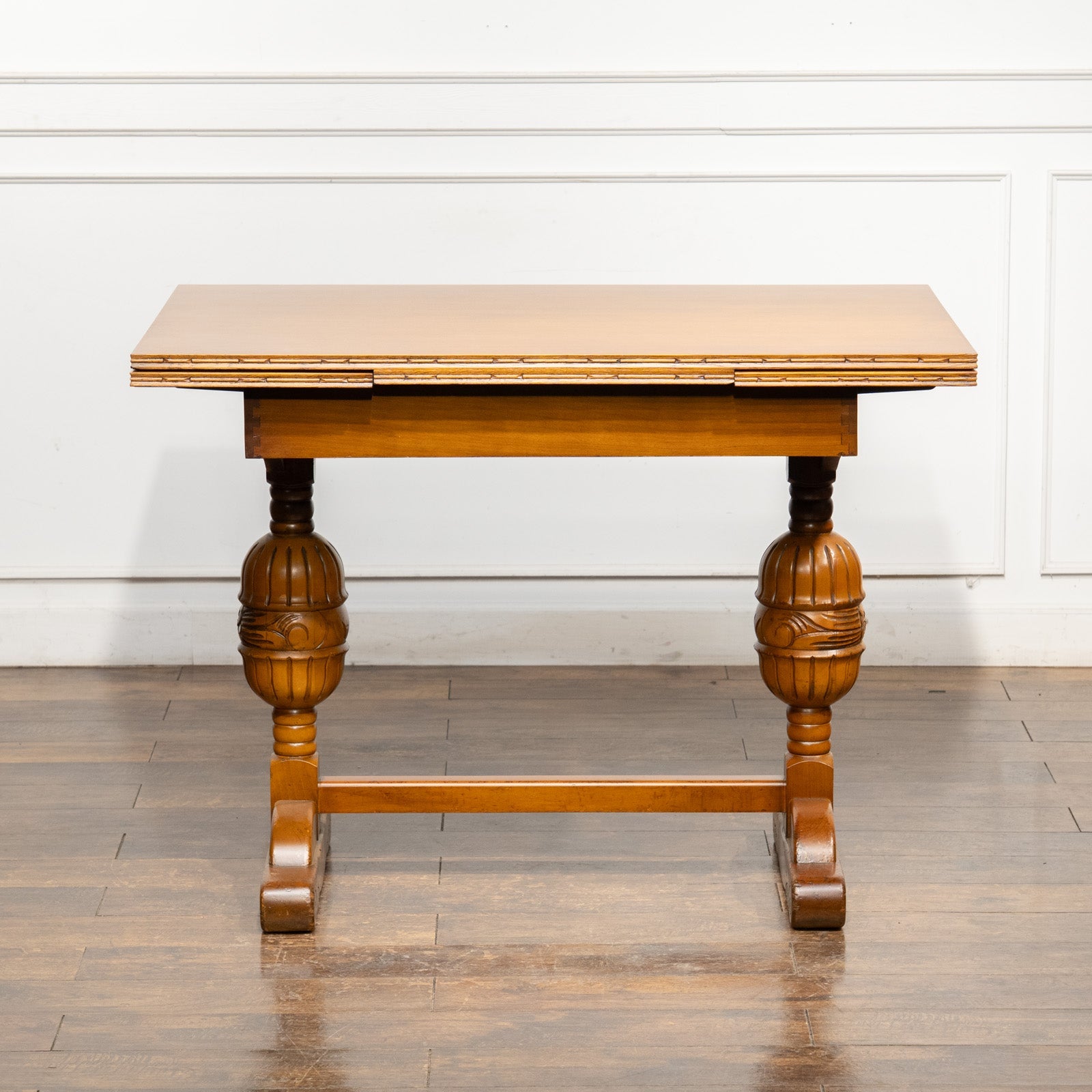 ローズやアカンサスリーフの繊細な装飾が上品 ドローリーフ 伸長式