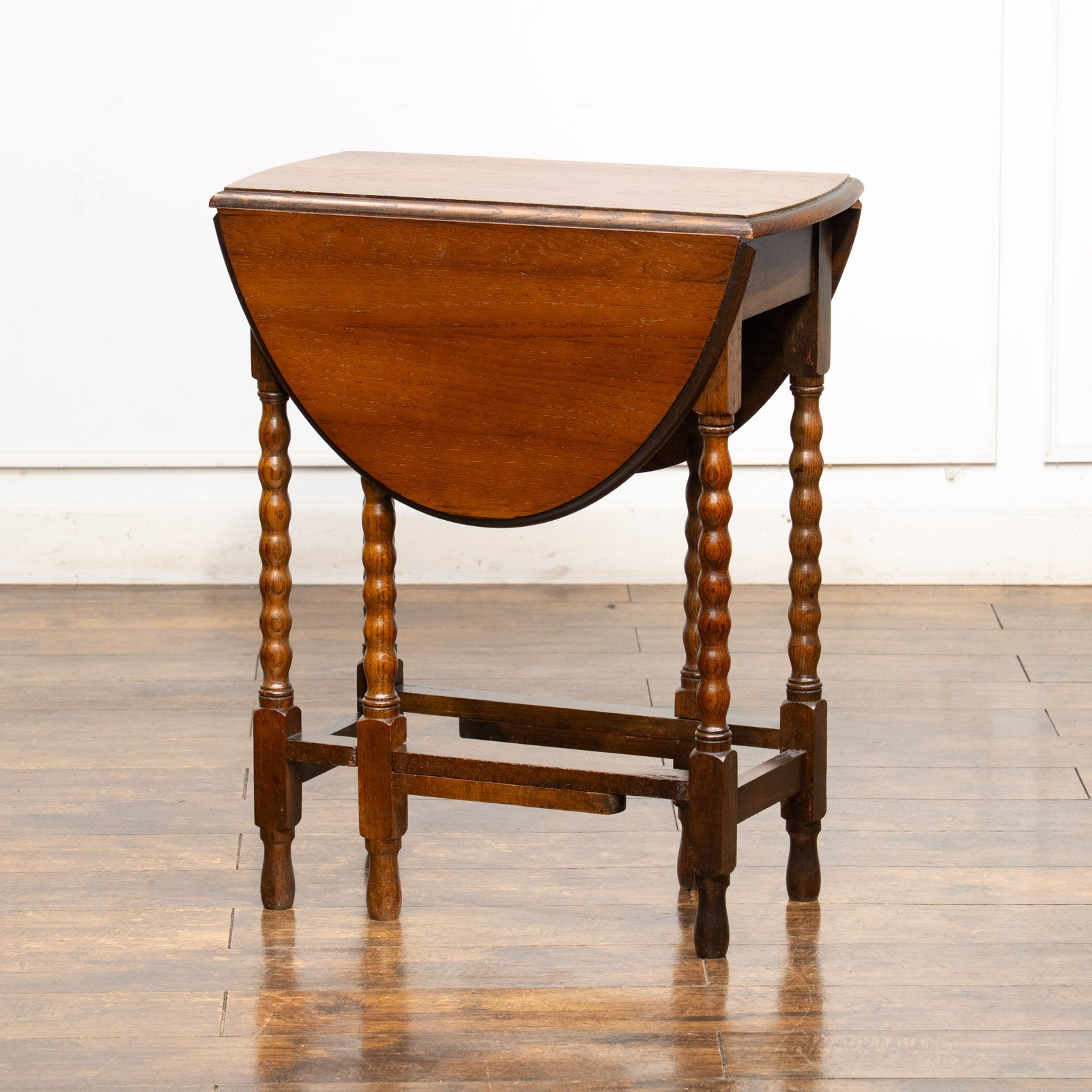 ポコポコとしたボビンターニングレッグが上品 オーク 折りたたみ式