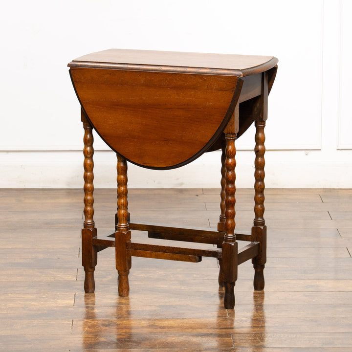 ポコポコとしたボビンターニングレッグが上品 オーク 折りたたみ式サイドテーブル