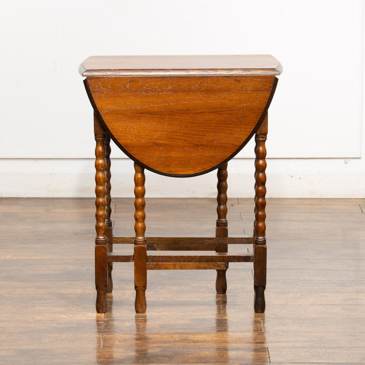 ポコポコとしたボビンターニングレッグが上品 オーク 折りたたみ式サイドテーブル