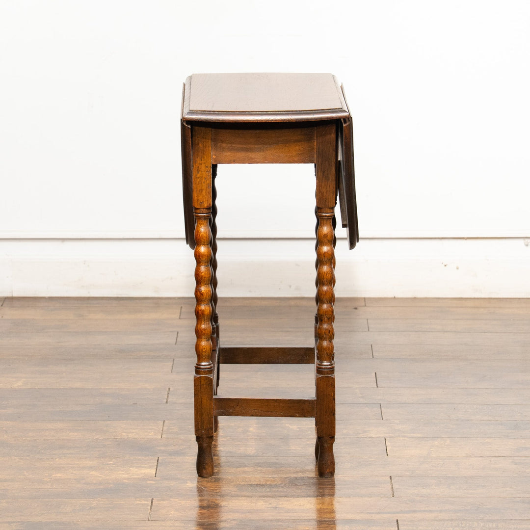 ポコポコとしたボビンターニングレッグが上品 オーク 折りたたみ式サイドテーブル