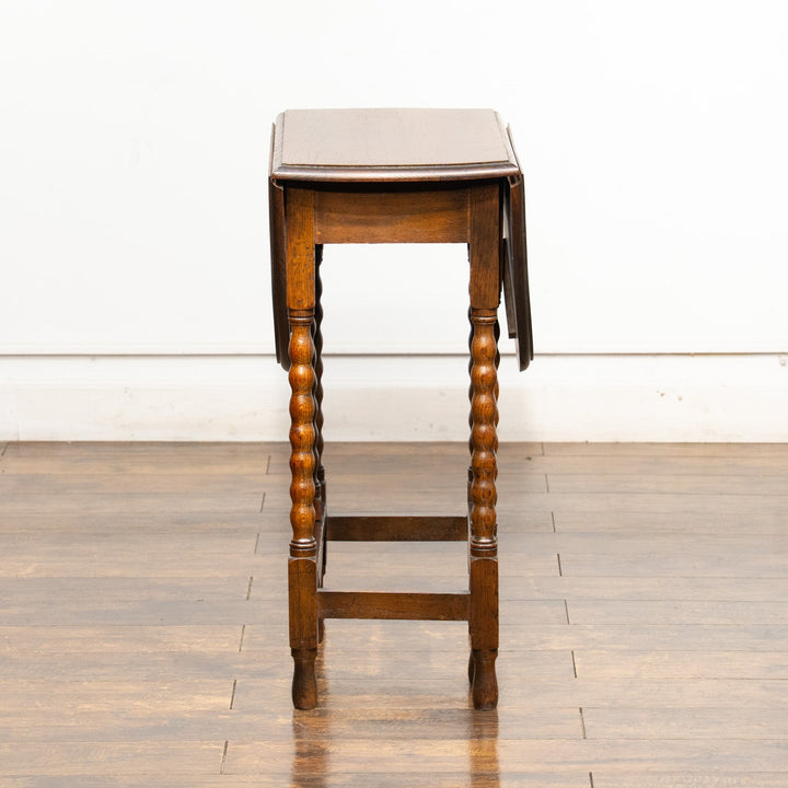 ポコポコとしたボビンターニングレッグが上品 オーク 折りたたみ式サイドテーブル