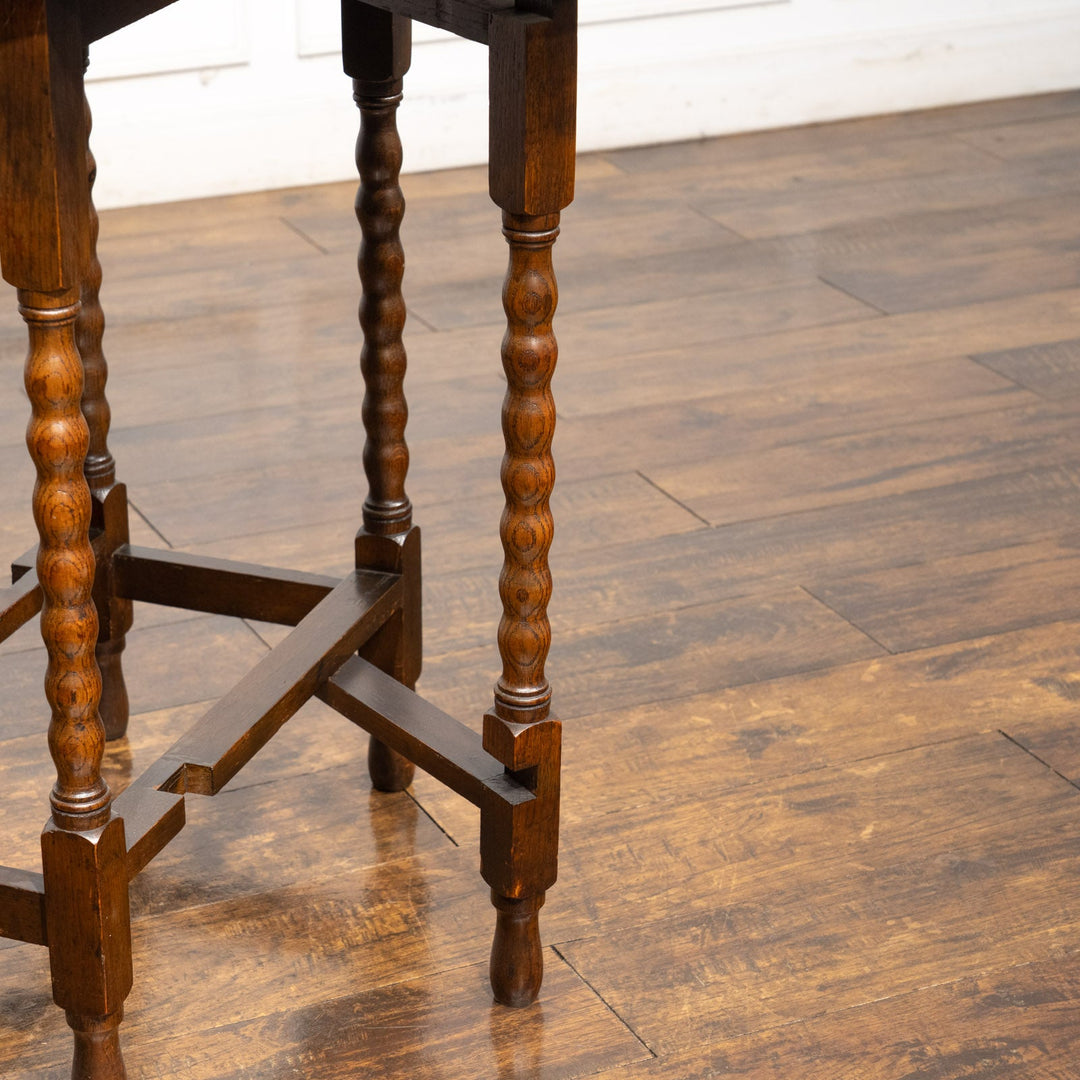 ポコポコとしたボビンターニングレッグが上品 オーク 折りたたみ式サイドテーブル