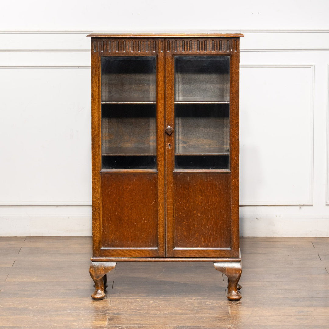 すっきりしたフォルムがお部屋に馴染む オーク ガラスブックケース