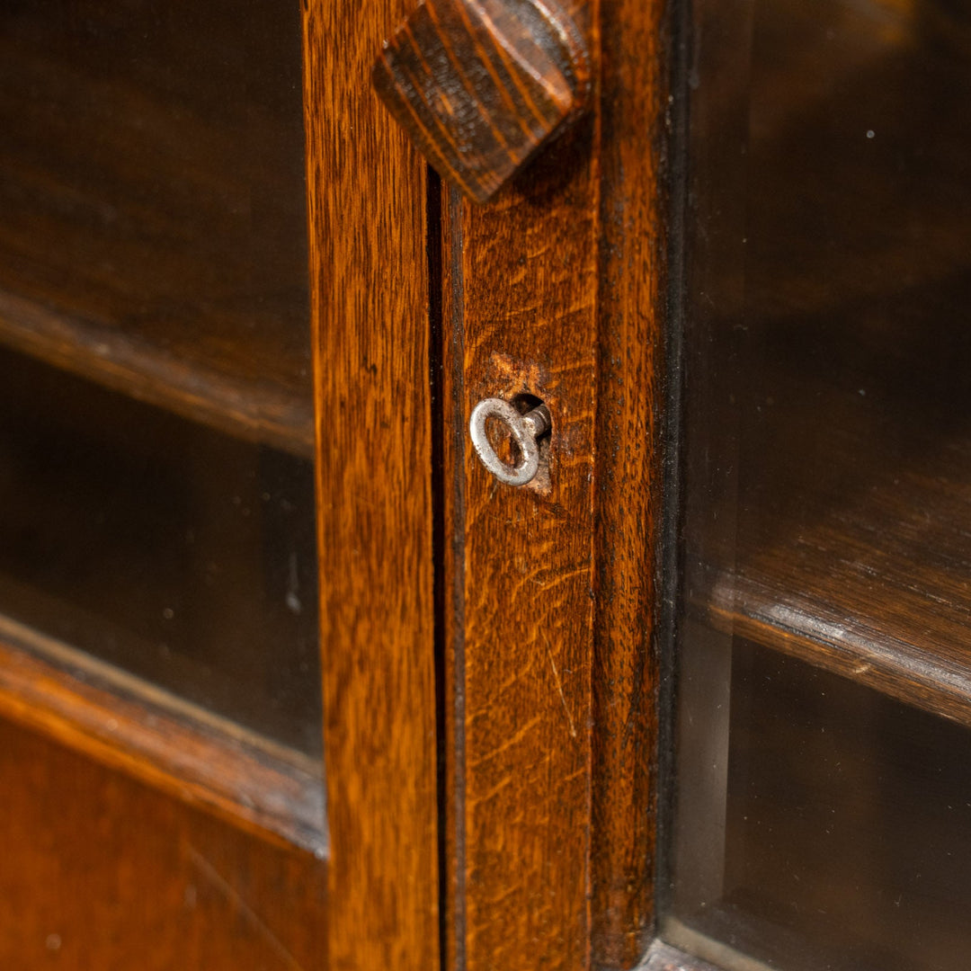 すっきりしたフォルムがお部屋に馴染む オーク ガラスブックケース