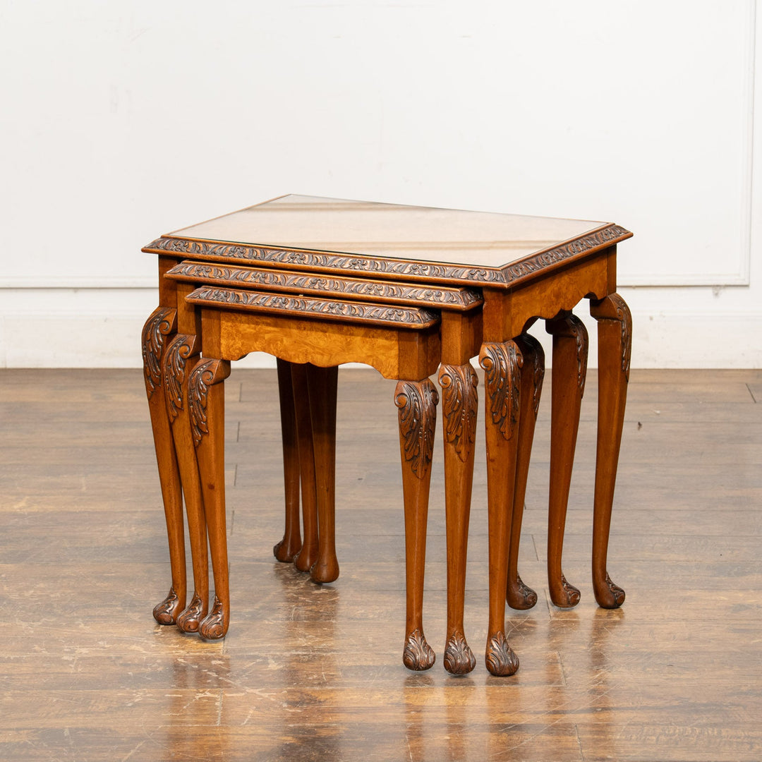 ウォールナットの美しい木目が映える ガラストップ 3段 ネストテーブル /25G