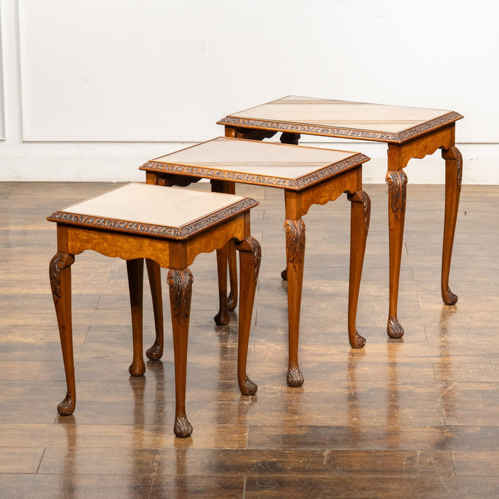 ウォールナットの美しい木目が映える ガラストップ 3段 ネストテーブル /25G