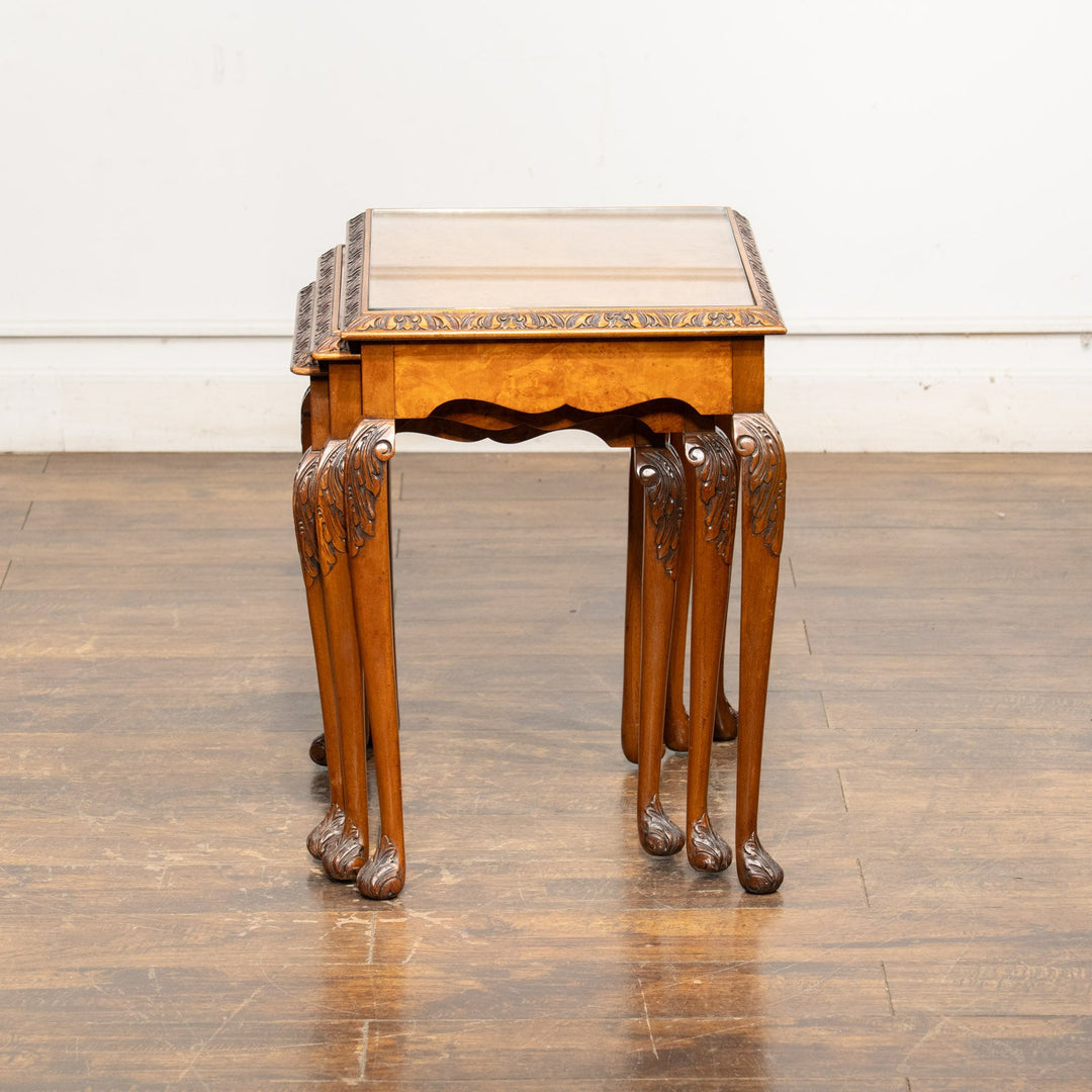 ウォールナットの美しい木目が映える ガラストップ 3段 ネストテーブル /25G