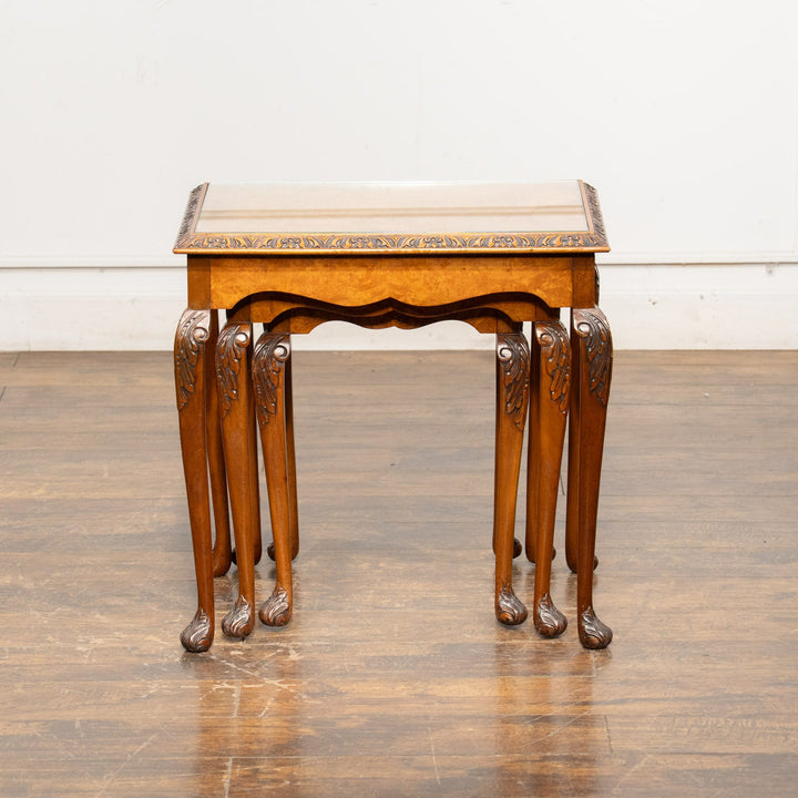 ウォールナットの美しい木目が映える ガラストップ 3段 ネストテーブル /25G