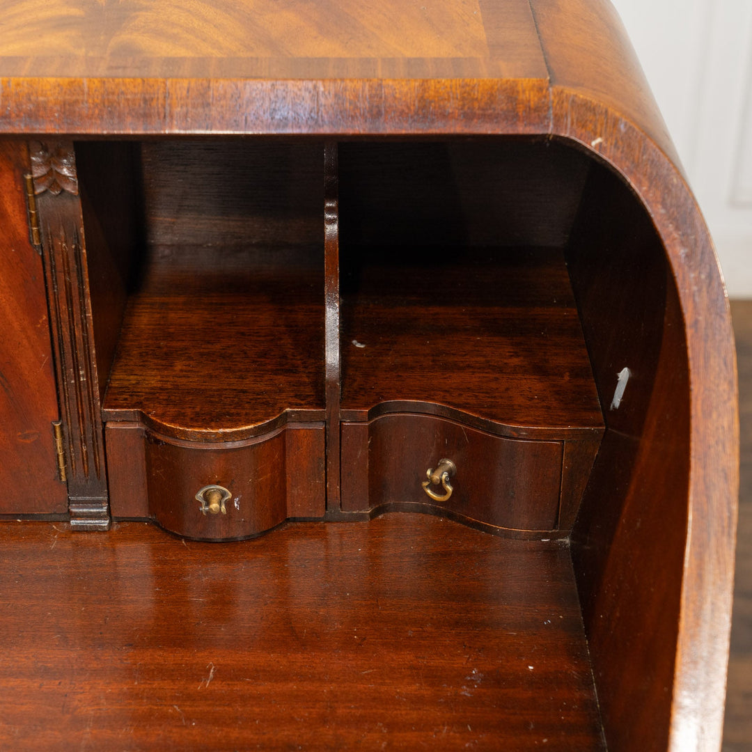 丸みのあるフォルムやカブリオールレッグがエレガント ライティングビューロー /25G