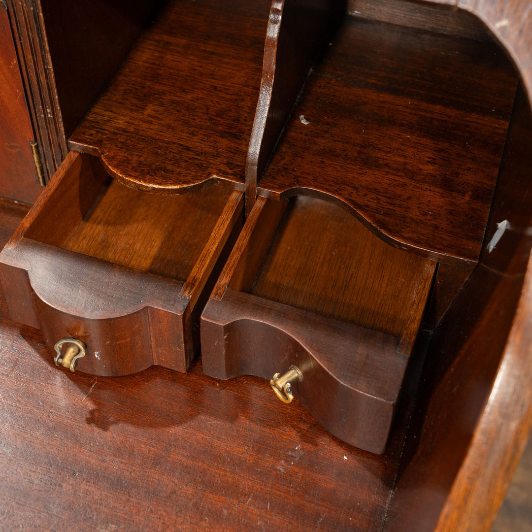 丸みのあるフォルムやカブリオールレッグがエレガント ライティングビューロー /25G