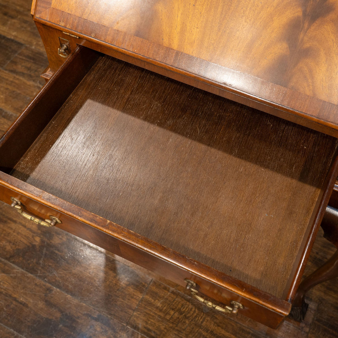 丸みのあるフォルムやカブリオールレッグがエレガント ライティングビューロー /25G