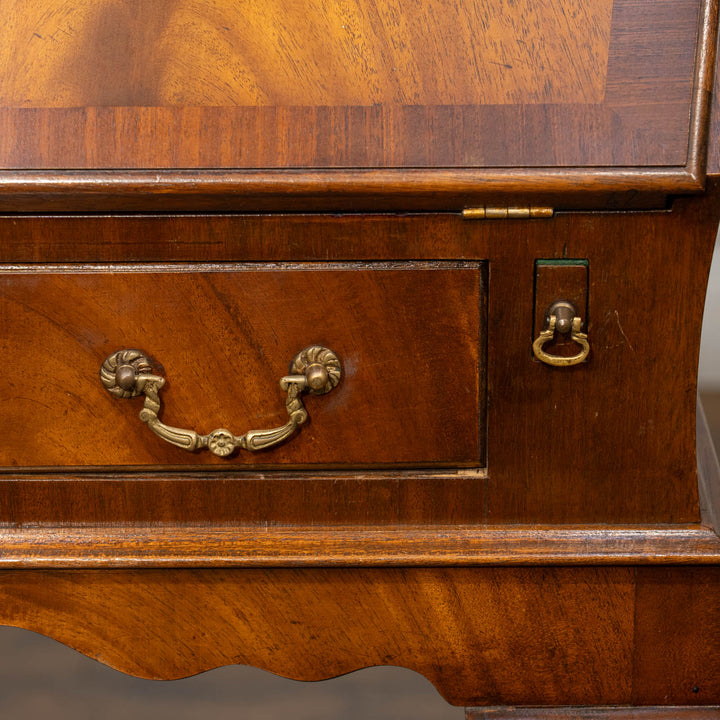 丸みのあるフォルムやカブリオールレッグがエレガント ライティングビューロー /25G