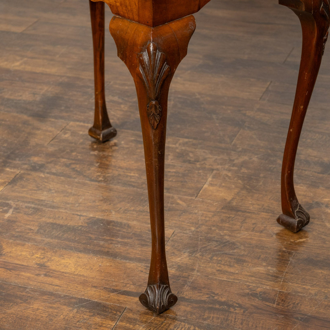 丸みのあるフォルムやカブリオールレッグがエレガント ライティングビューロー /25G