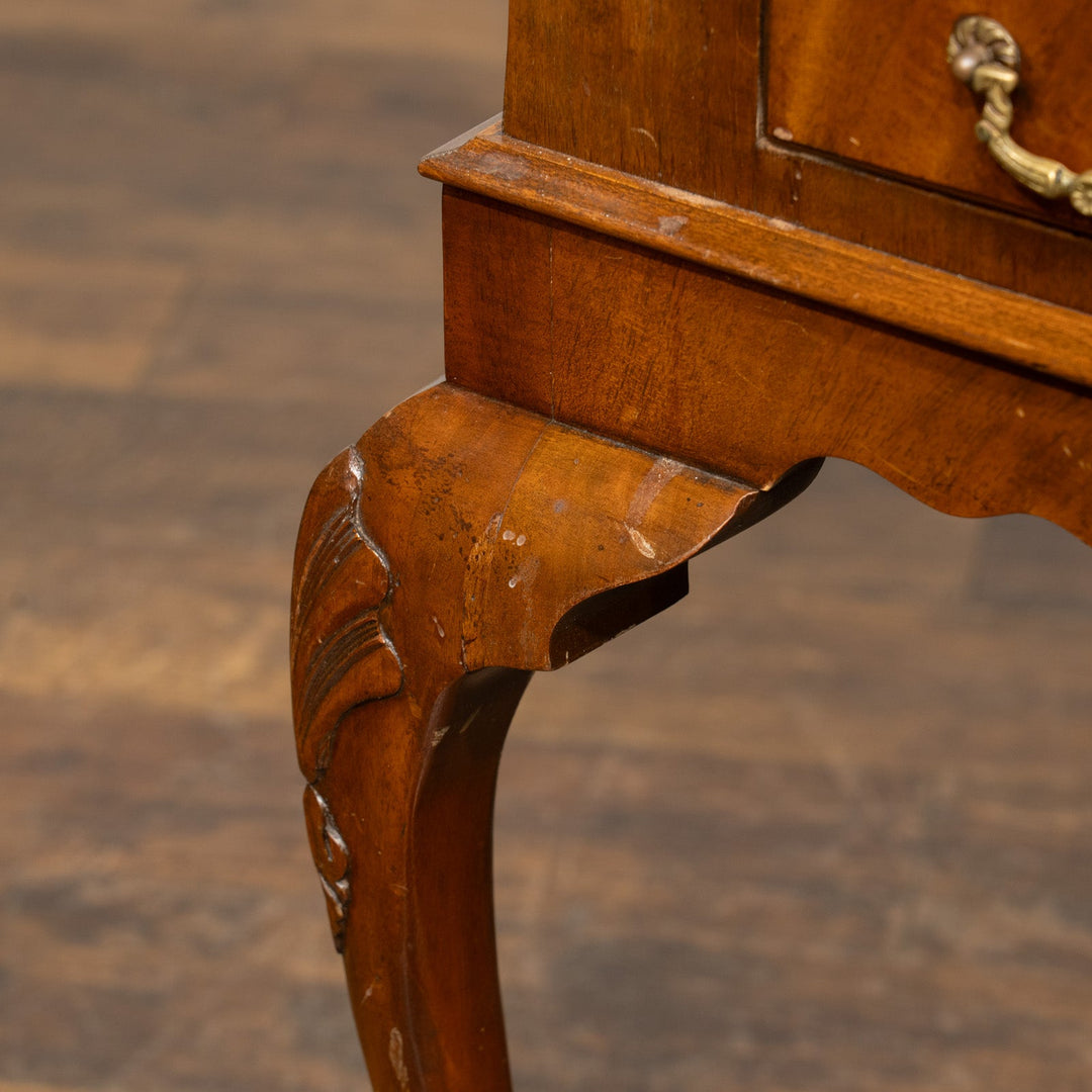 丸みのあるフォルムやカブリオールレッグがエレガント ライティングビューロー /25G