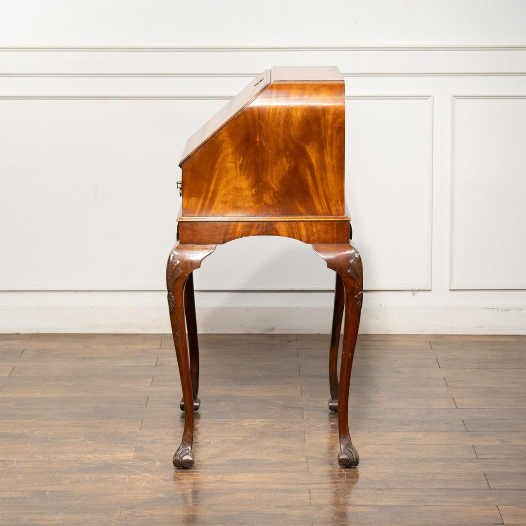 丸みのあるフォルムやカブリオールレッグがエレガント ライティングビューロー /25G