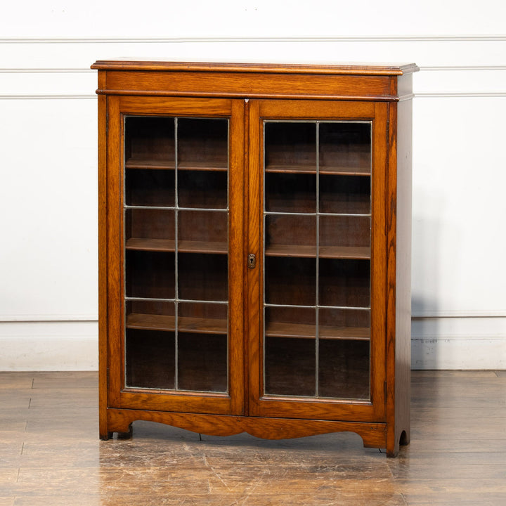 シンプルなフォルムにオーク材の質感が味わい深い ガラス ブックケース /25G